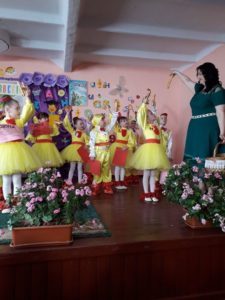 La 30 martie micuții din clasa I-îi „A” împreună cu învățătoarea lor Macovei Lilia au organizat ”Balul Boboceilor”