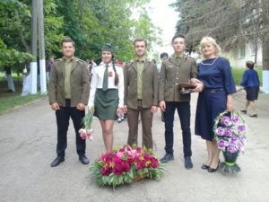 Elevii și profesorii Liceului Teoretic Grimăncăuți au comemorat astăzi eroii căzuți pe câmpul de luptă în cel e-Al Doilea Război Mondial